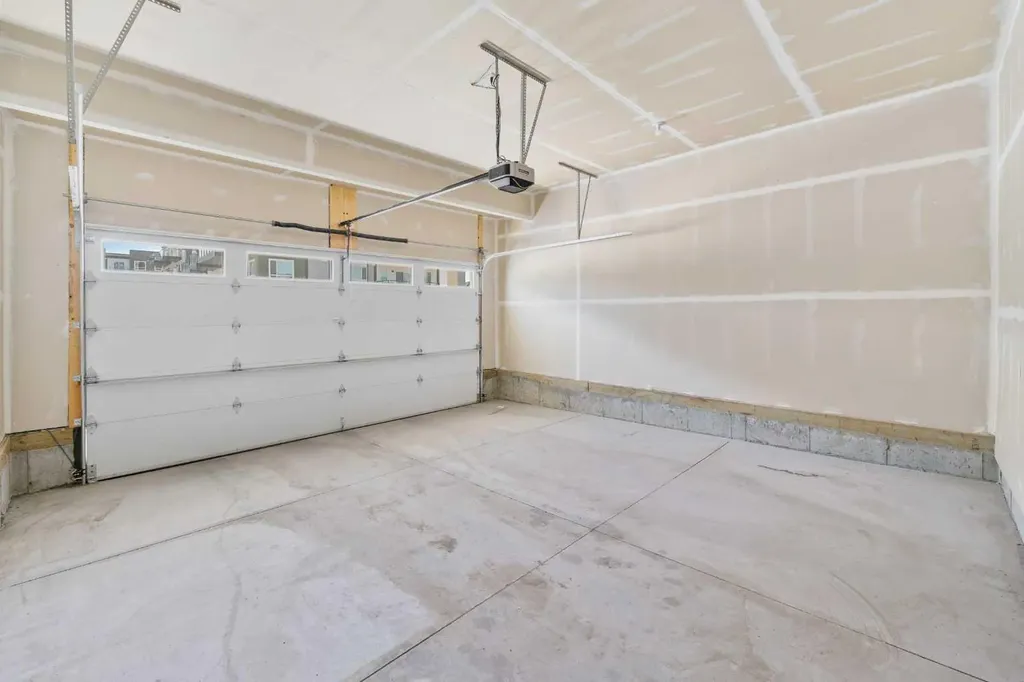 40 Carringham Gate NW Calgary AB T3P 1W1