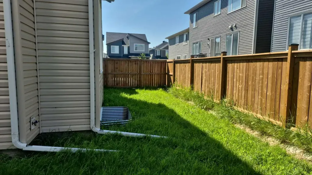 40 Carringham Gate NW Calgary AB T3P 1W1