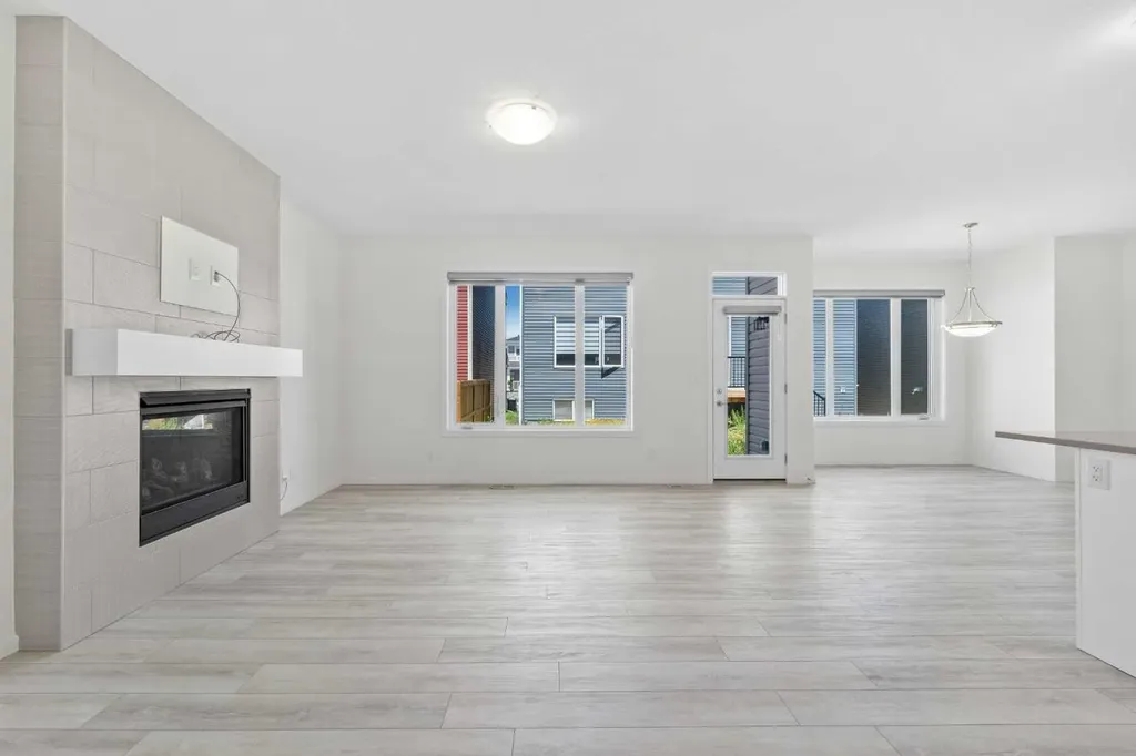 40 Carringham Gate NW Calgary AB T3P 1W1