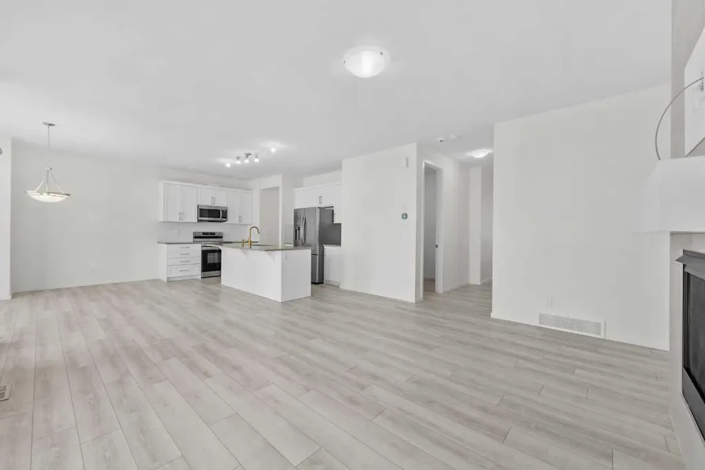 40 Carringham Gate NW Calgary AB T3P 1W1