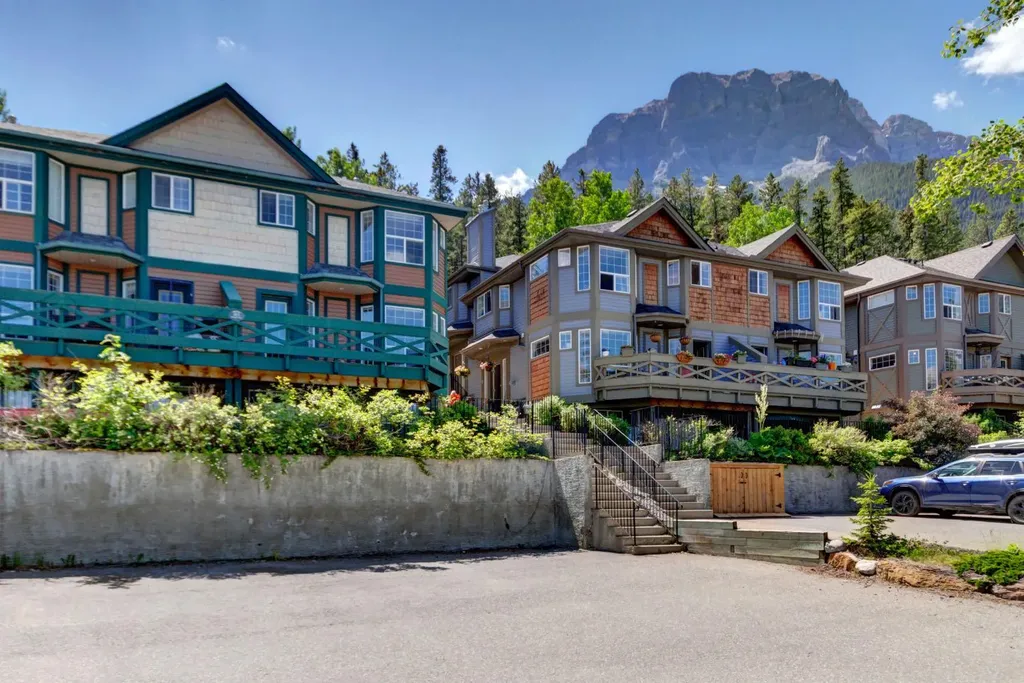 823 Wilson Way Canmore AB T1W 2Y8