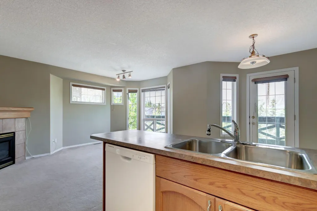 823 Wilson Way Canmore AB T1W 2Y8