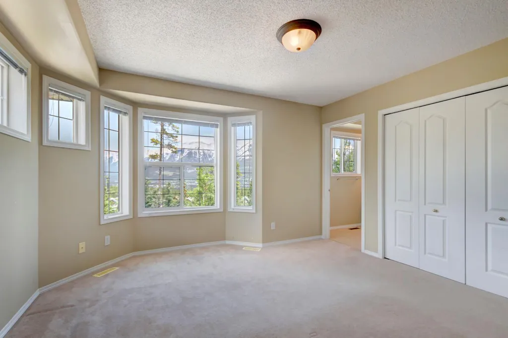 823 Wilson Way Canmore AB T1W 2Y8