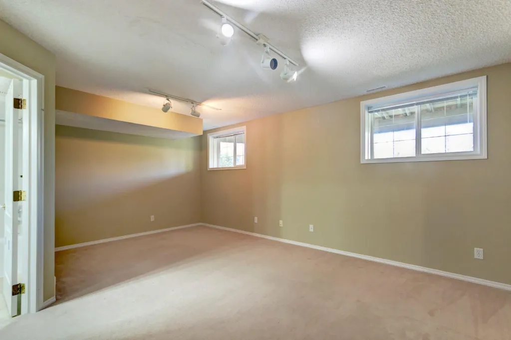 823 Wilson Way Canmore AB T1W 2Y8