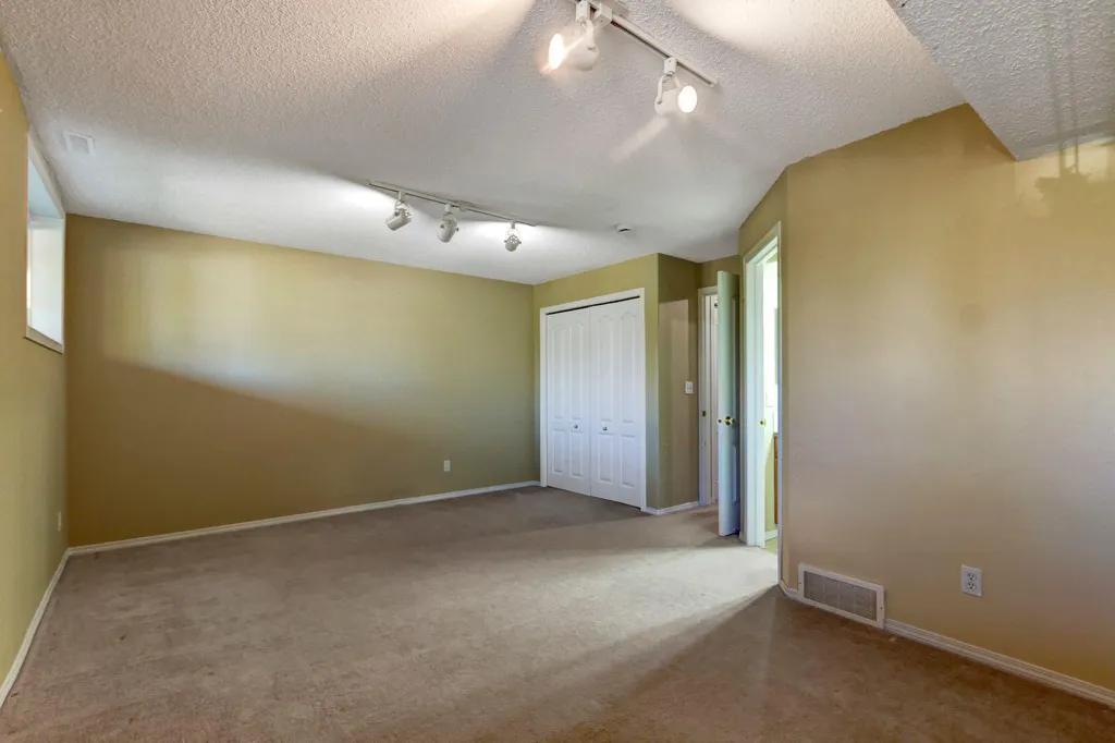 823 Wilson Way Canmore AB T1W 2Y8