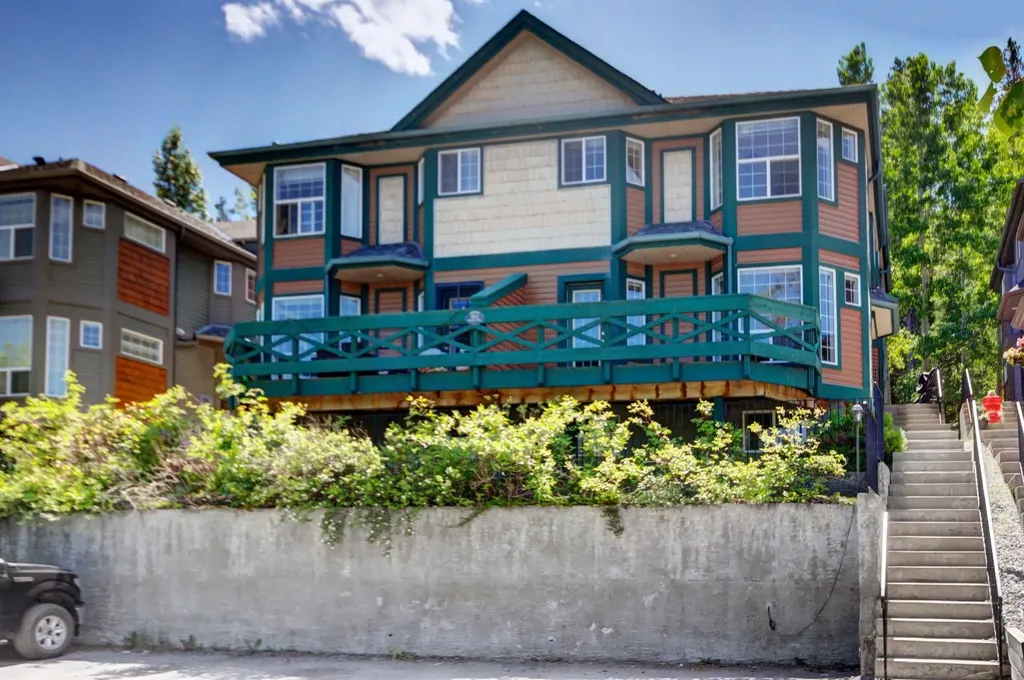 823 Wilson Way Canmore AB T1W 2Y8