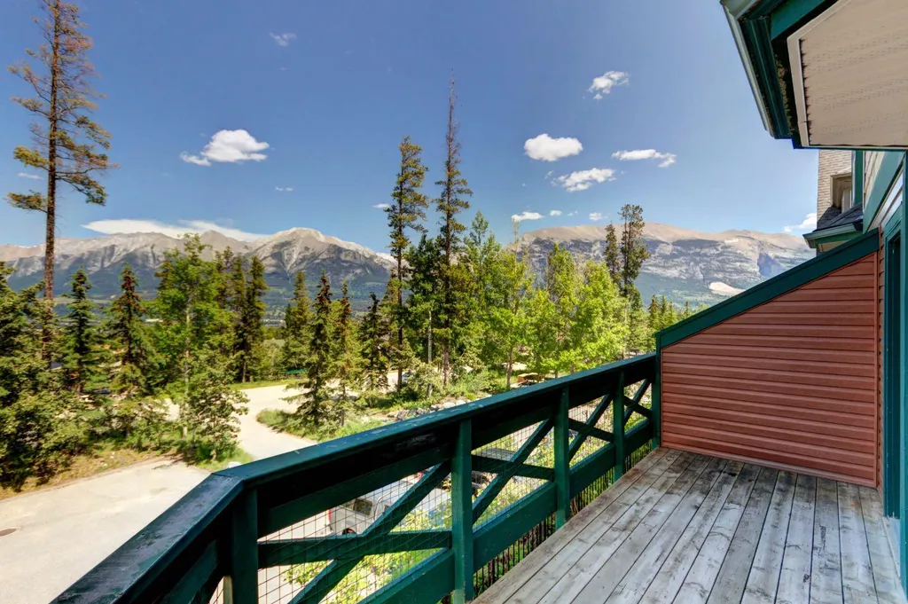 823 Wilson Way Canmore AB T1W 2Y8