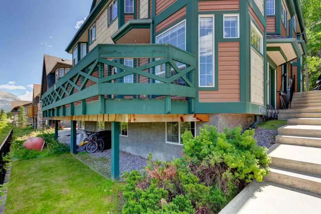 823 Wilson Way Canmore AB T1W 2Y8