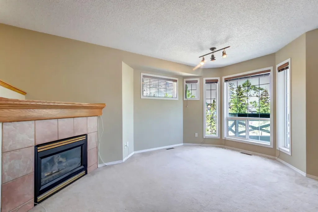 823 Wilson Way Canmore AB T1W 2Y8