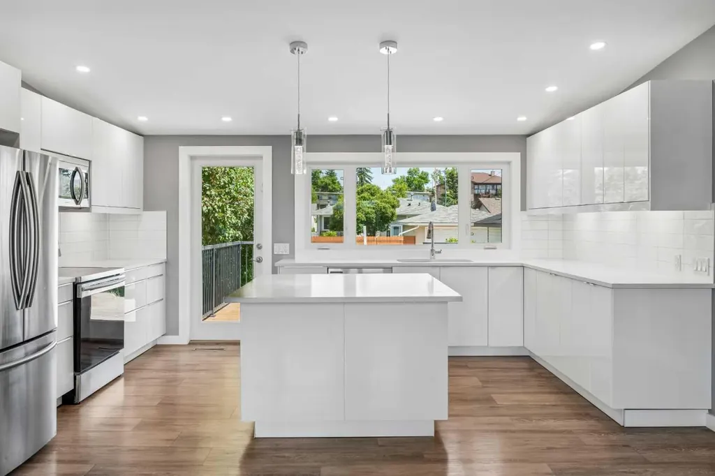 916 Mayland Drive NE Calgary AB T2E 6C4