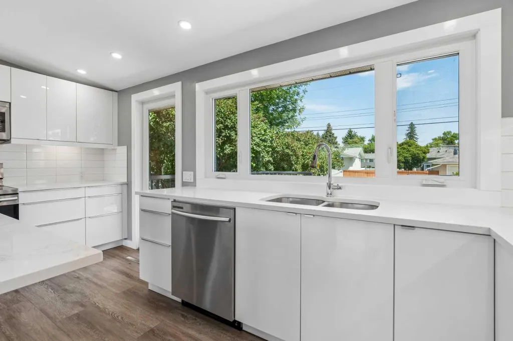 916 Mayland Drive NE Calgary AB T2E 6C4