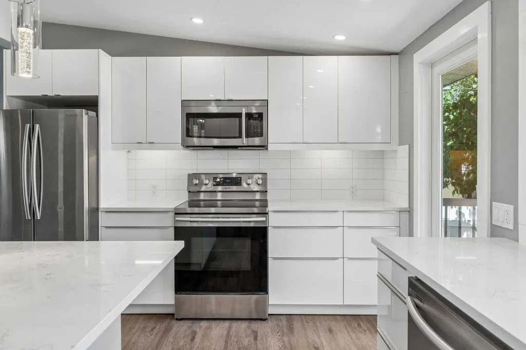 916 Mayland Drive NE Calgary AB T2E 6C4