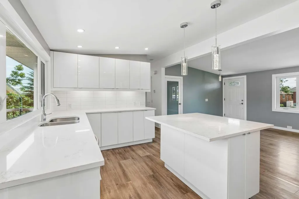 916 Mayland Drive NE Calgary AB T2E 6C4