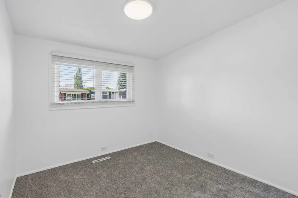 916 Mayland Drive NE Calgary AB T2E 6C4