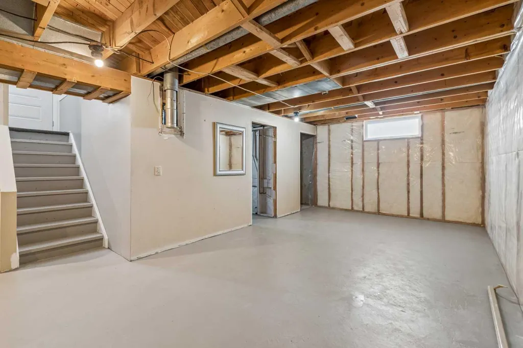 916 Mayland Drive NE Calgary AB T2E 6C4