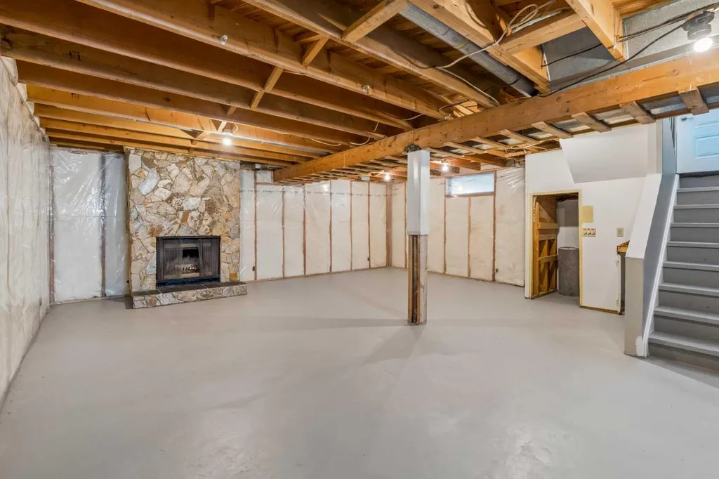 916 Mayland Drive NE Calgary AB T2E 6C4