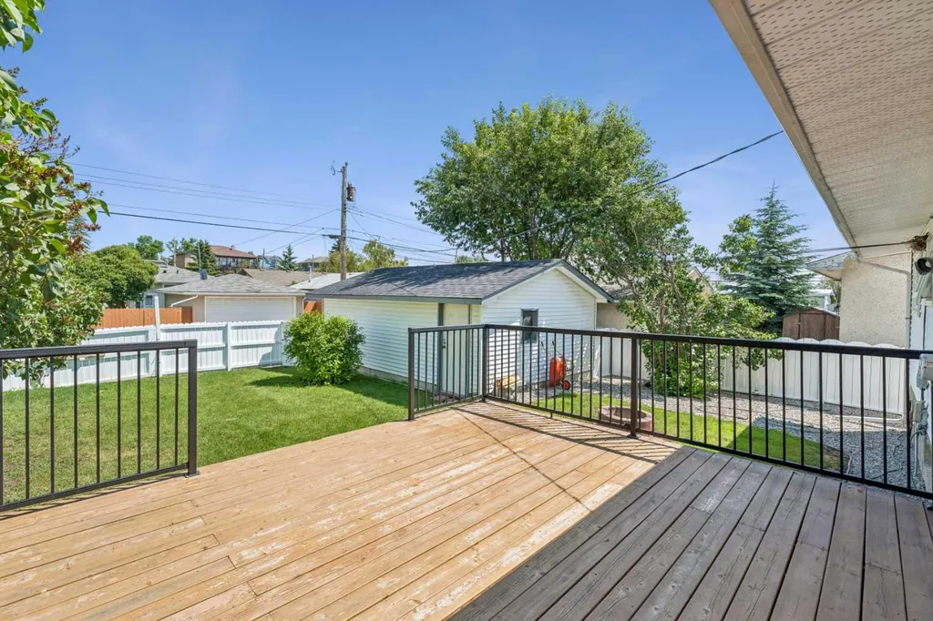 916 Mayland Drive NE Calgary AB T2E 6C4