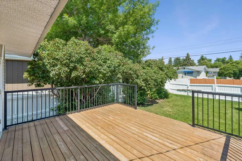 916 Mayland Drive NE Calgary AB T2E 6C4