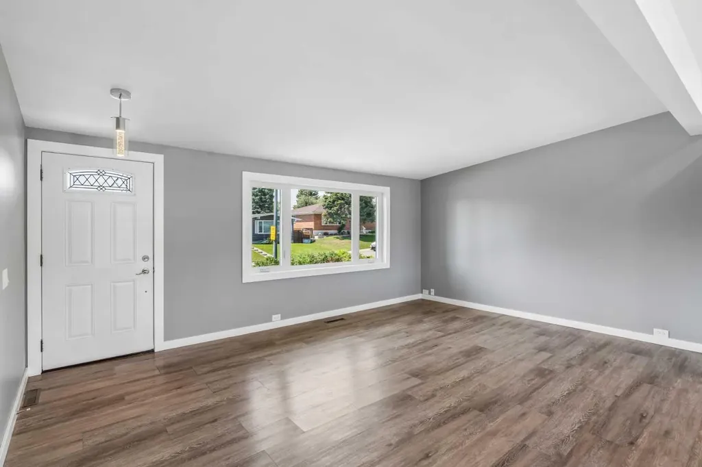 916 Mayland Drive NE Calgary AB T2E 6C4