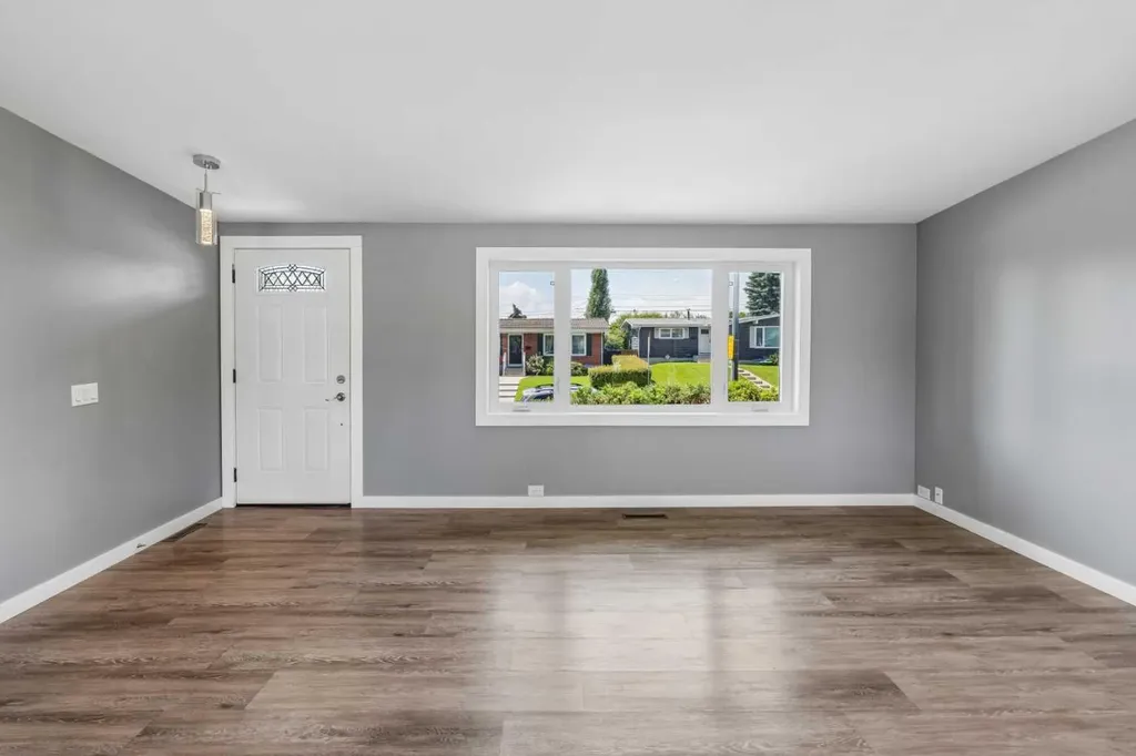 916 Mayland Drive NE Calgary AB T2E 6C4