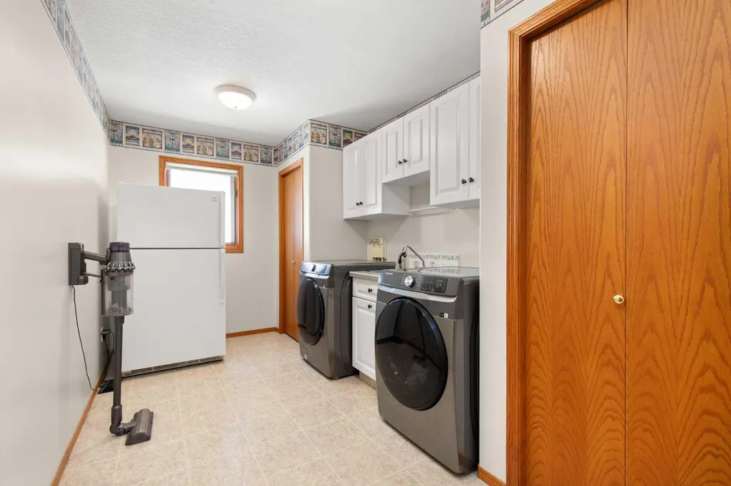 47 Taylor Avenue SE Medicine Hat AB T1B4B7