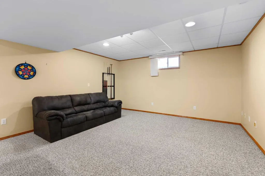 47 Taylor Avenue SE Medicine Hat AB T1B4B7