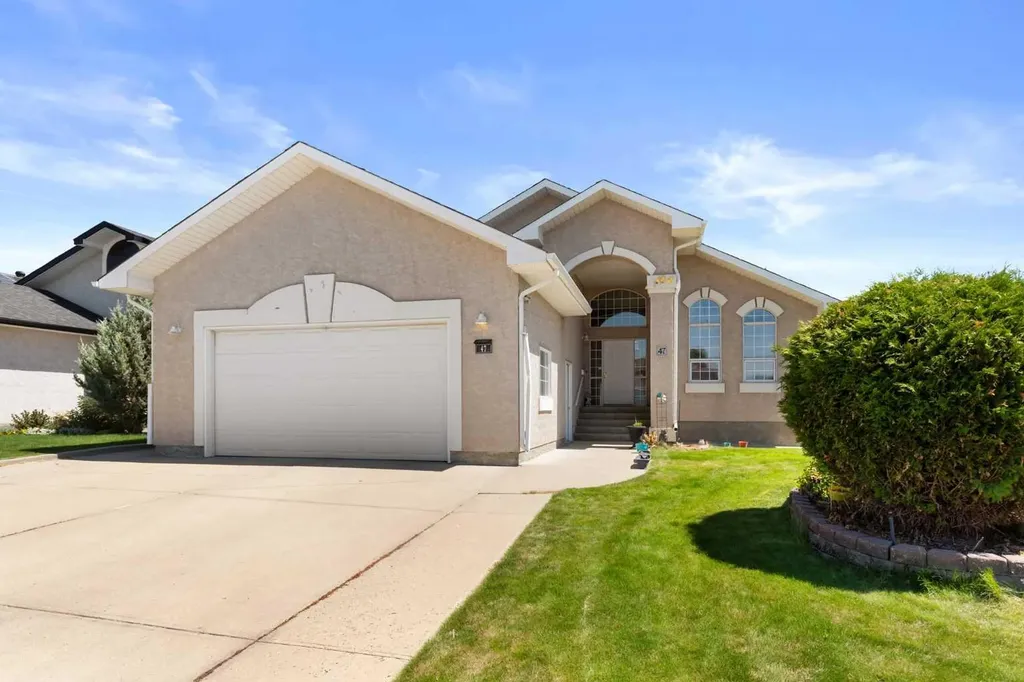 47 Taylor Avenue SE Medicine Hat AB T1B4B7