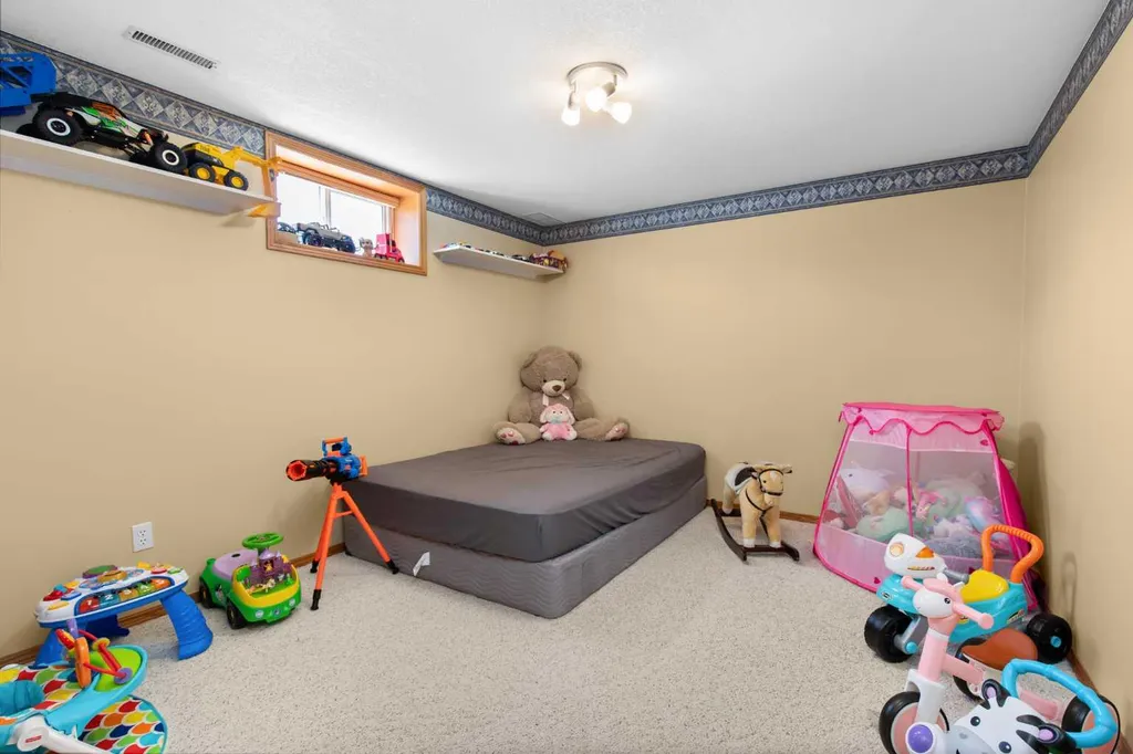 47 Taylor Avenue SE Medicine Hat AB T1B4B7
