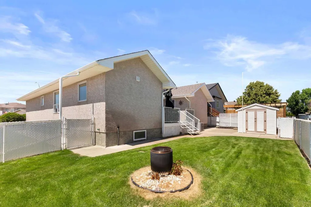 47 Taylor Avenue SE Medicine Hat AB T1B4B7