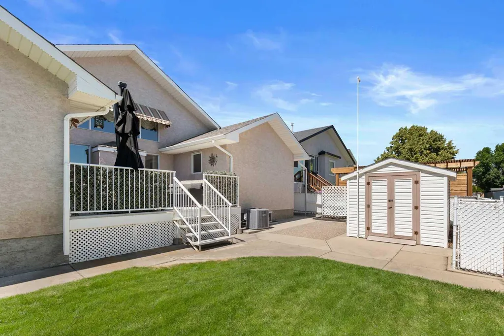 47 Taylor Avenue SE Medicine Hat AB T1B4B7