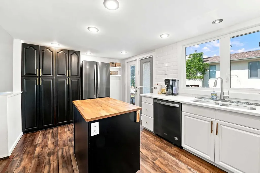 60 Conners Crescent Red Deer AB T4P 2J3