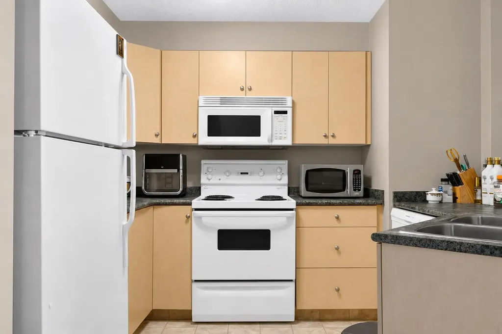 1717 60 Street SE Calgary AB T2A 7Y7
