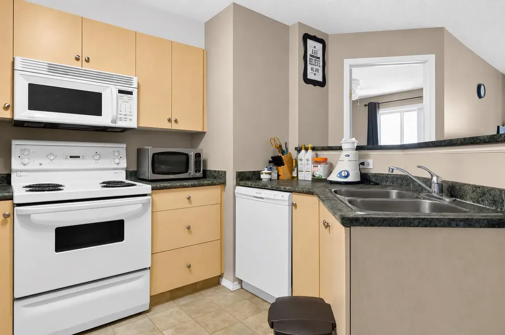 1717 60 Street SE Calgary AB T2A 7Y7