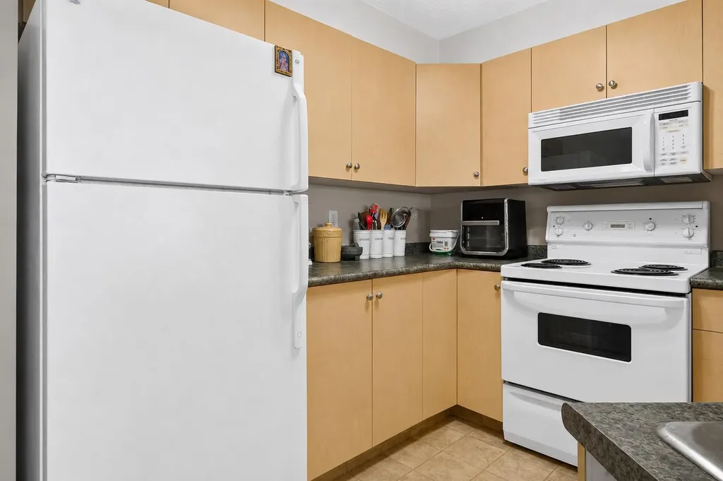 1717 60 Street SE Calgary AB T2A 7Y7
