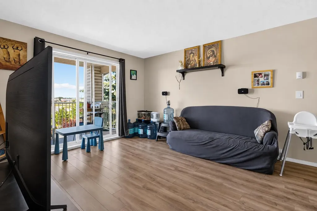 1717 60 Street SE Calgary AB T2A 7Y7