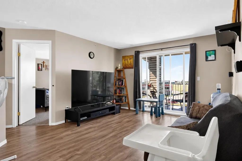 1717 60 Street SE Calgary AB T2A 7Y7