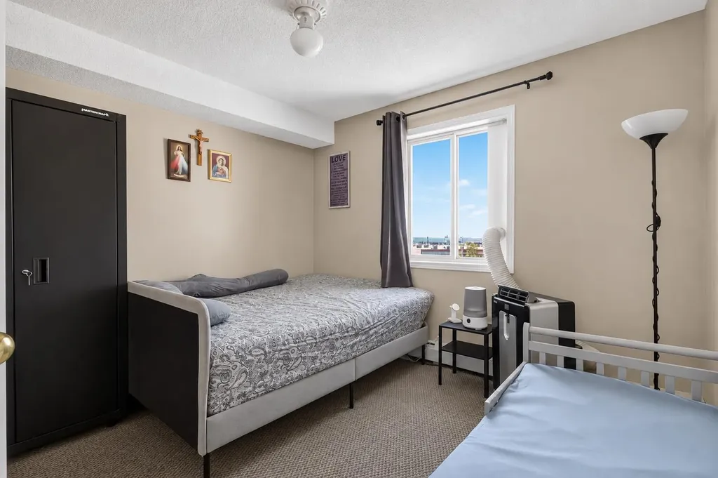 1717 60 Street SE Calgary AB T2A 7Y7