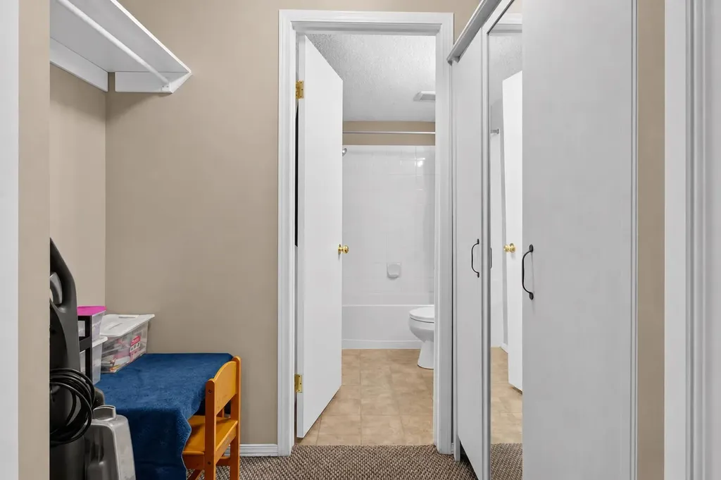 1717 60 Street SE Calgary AB T2A 7Y7