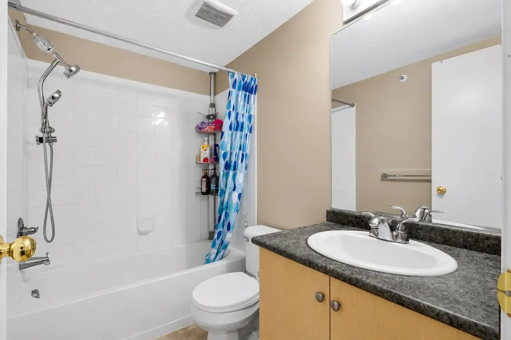 1717 60 Street SE Calgary AB T2A 7Y7