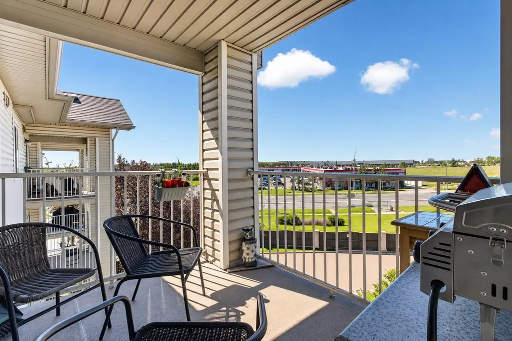 1717 60 Street SE Calgary AB T2A 7Y7