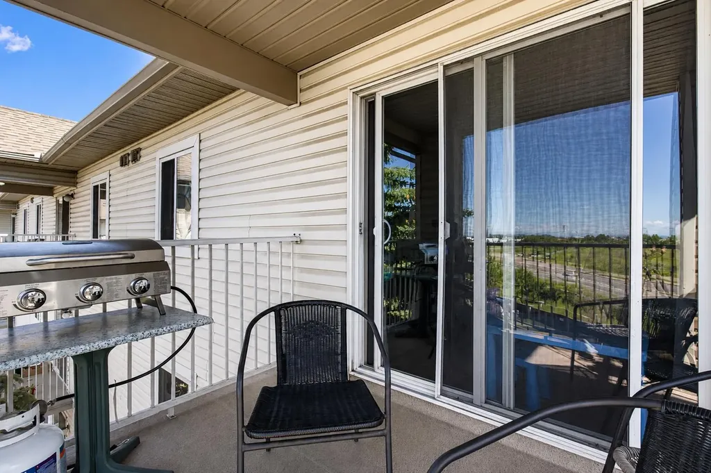 1717 60 Street SE Calgary AB T2A 7Y7
