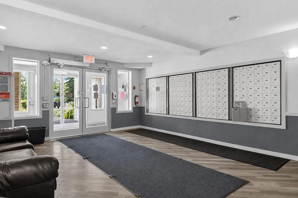 1717 60 Street SE Calgary AB T2A 7Y7