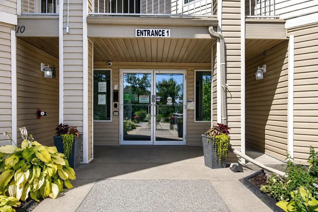 1717 60 Street SE Calgary AB T2A 7Y7