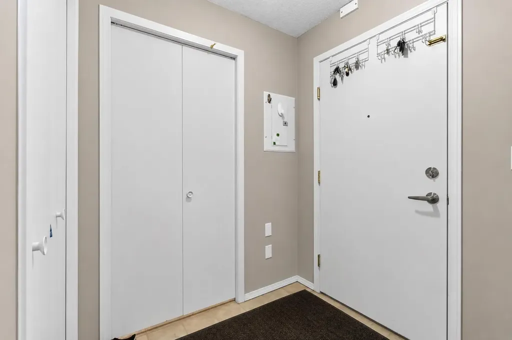 1717 60 Street SE Calgary AB T2A 7Y7