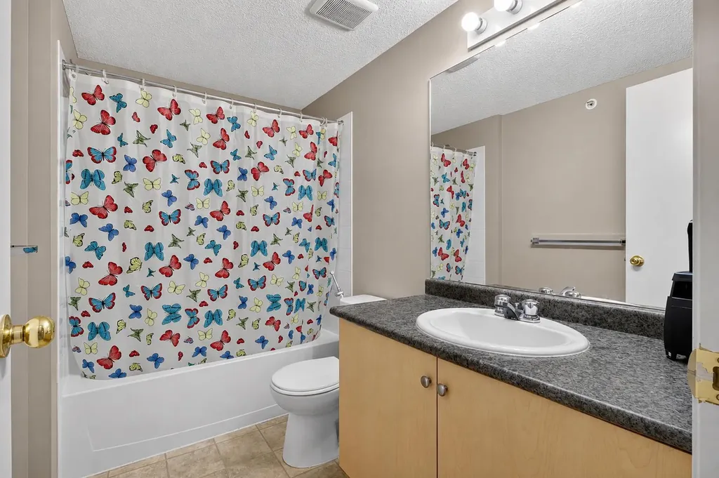1717 60 Street SE Calgary AB T2A 7Y7