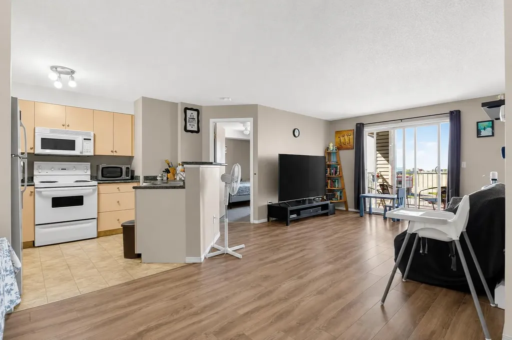 1717 60 Street SE Calgary AB T2A 7Y7