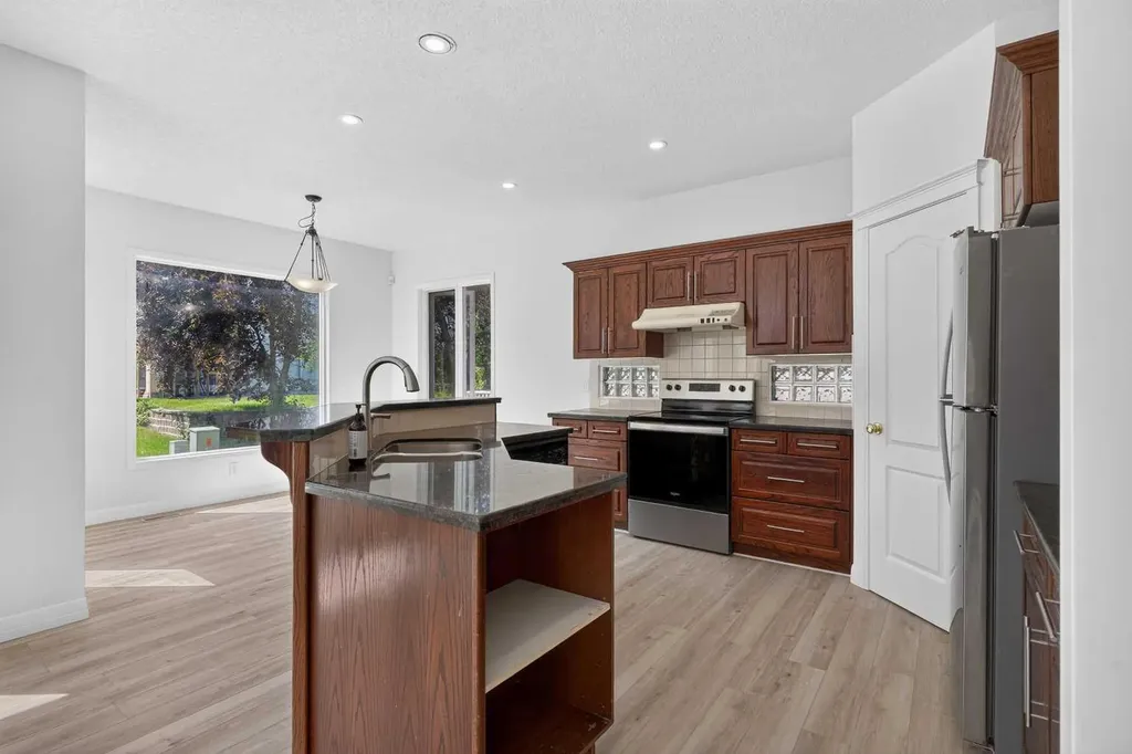 78 Hamptons Circle NW Calgary AB T3A 5T2