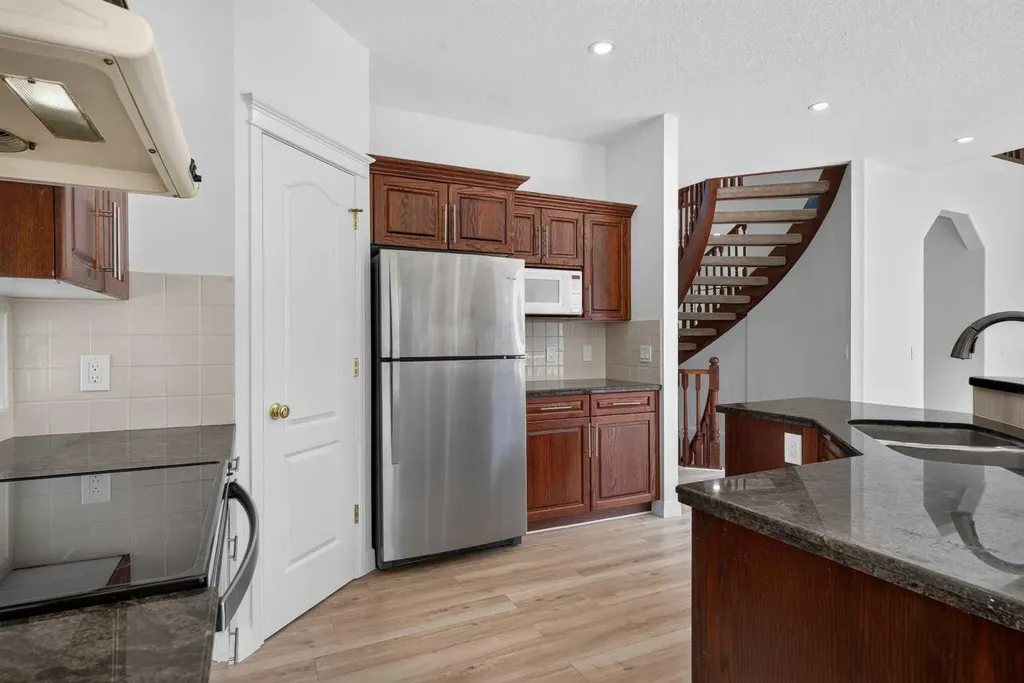 78 Hamptons Circle NW Calgary AB T3A 5T2