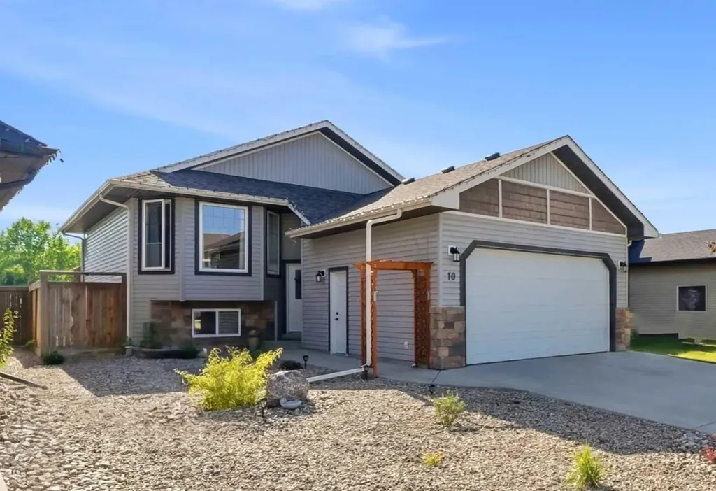 10 Sparrow Close Blackfalds AB T4M0K6