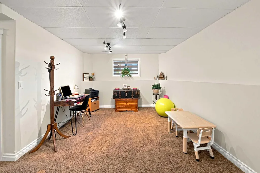 10 Sparrow Close Blackfalds AB T4M0K6